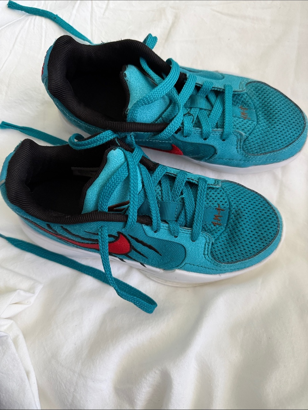 Nike Kids Teal Sneakers with Red Swoosh